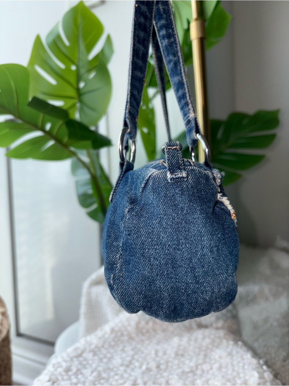 Vintage Y2K GUESS Denim Mini Barrel Shoulder Bag Frayed G Logo McBling Purse - Picture 3 of 7